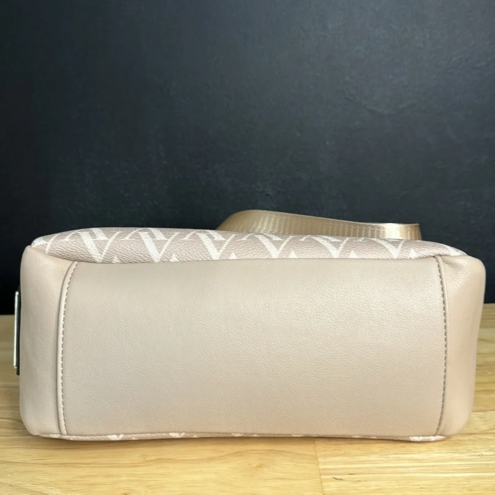 NWT Adrienne Vittadini Serafina Signature Collection Hobo Handbag in Taupe/Cream
